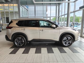 Nissan X-Trail N-Connecta  4WD R.<br /><small>(Samochód używany)</small>